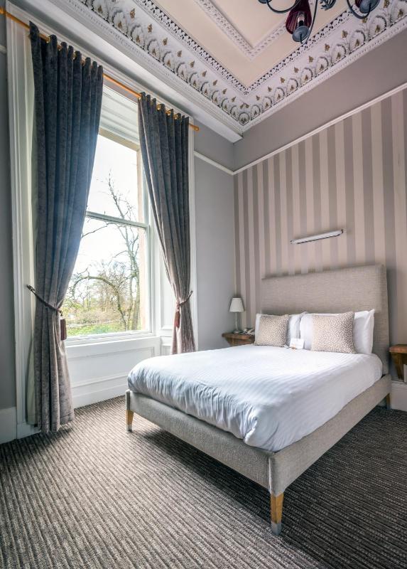 Double Room image 2
