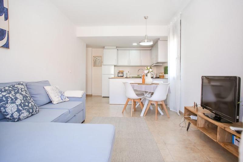 Laura Modern sunny apartment in quiet area - image 19