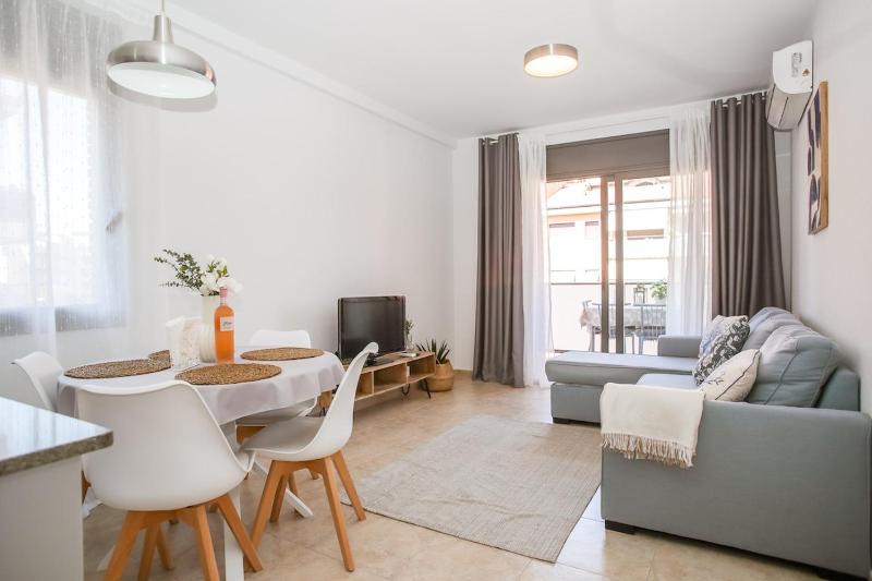 Laura Modern sunny apartment in quiet area - image 1