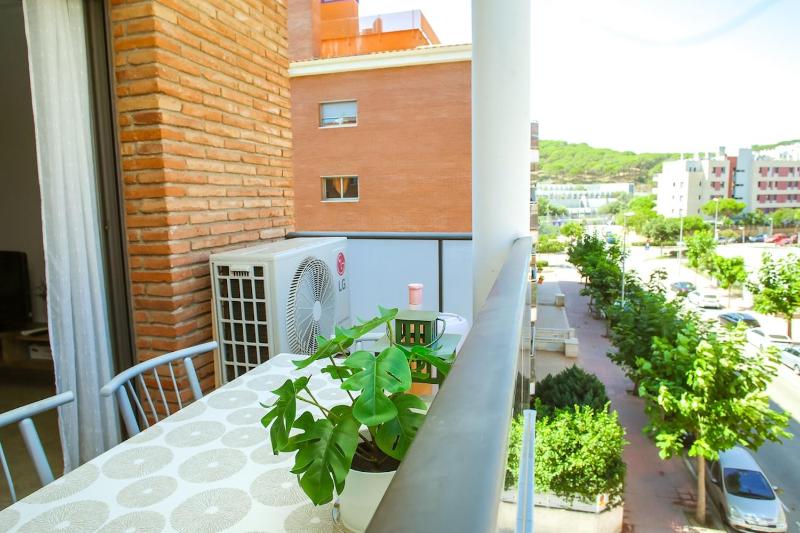 Laura Modern sunny apartment in quiet area - image 13