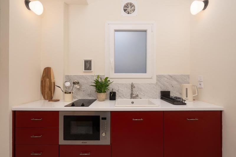 Cozy 1BR Apt near Acropolis & Metro In Koukaki - image 10