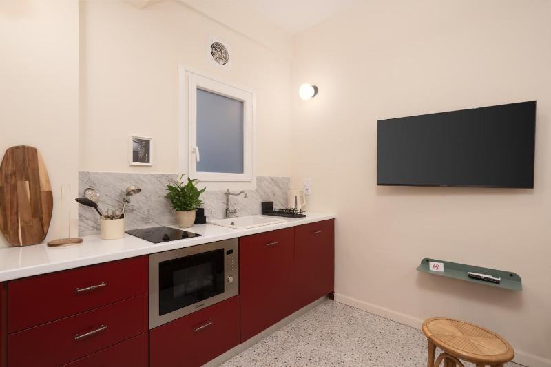 Cozy 1BR Apt near Acropolis & Metro In Koukaki - image 8