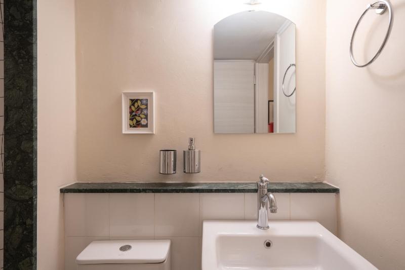 Cozy 1BR Apt near Acropolis & Metro In Koukaki - image 14