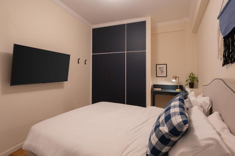 Cozy 1BR Apt near Acropolis & Metro In Koukaki - image 1