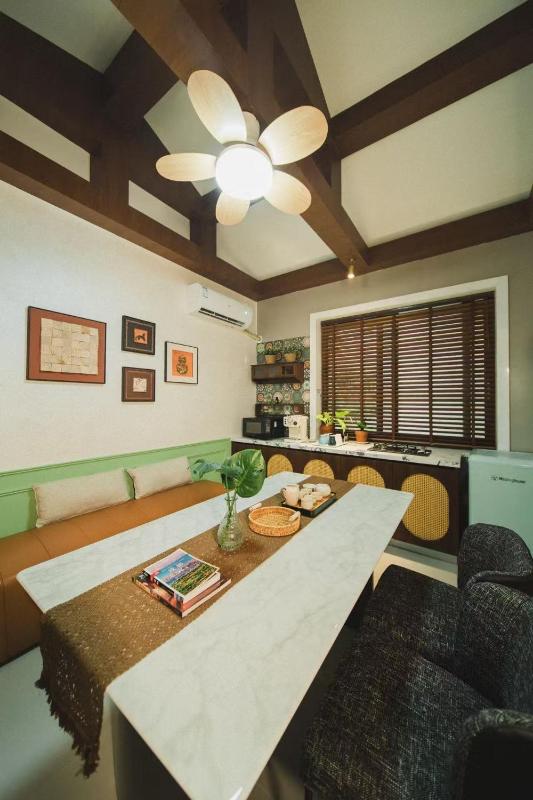 Downtown detached house - image 6