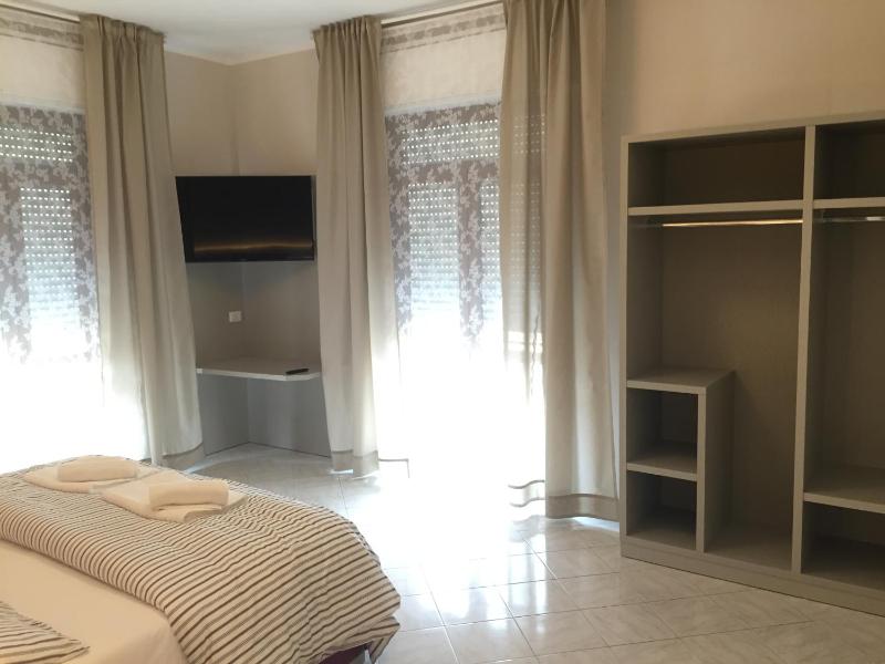 One-Bedroom Apartment image 3