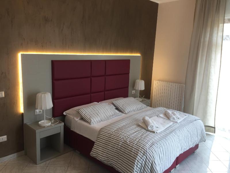 One-Bedroom Apartment image 2