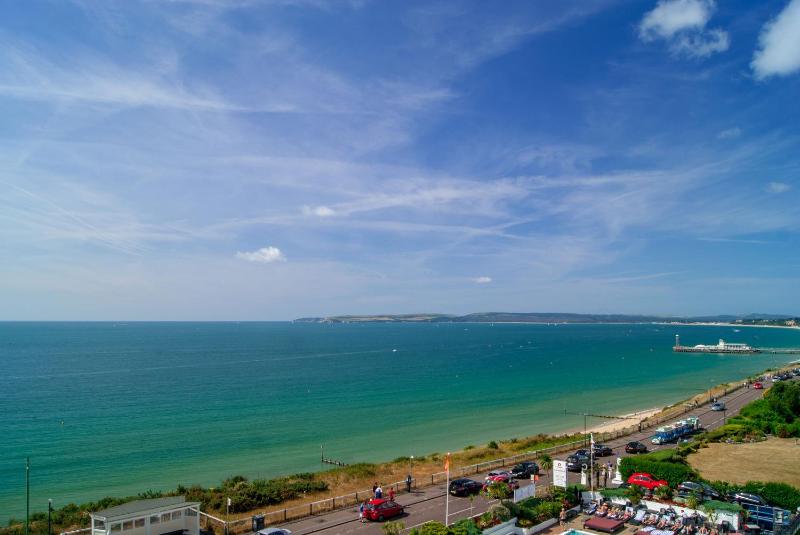 Superior Double Room with Ocean View & Balcony image 4