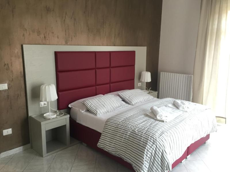 One-Bedroom Apartment image 2