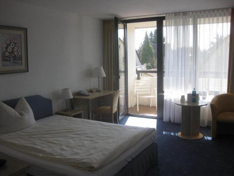 Double Room image 3