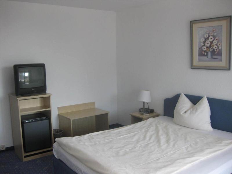Double Room image 4