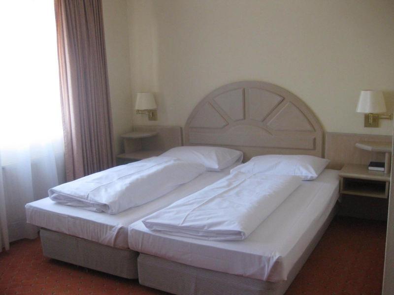 Double Room image 2