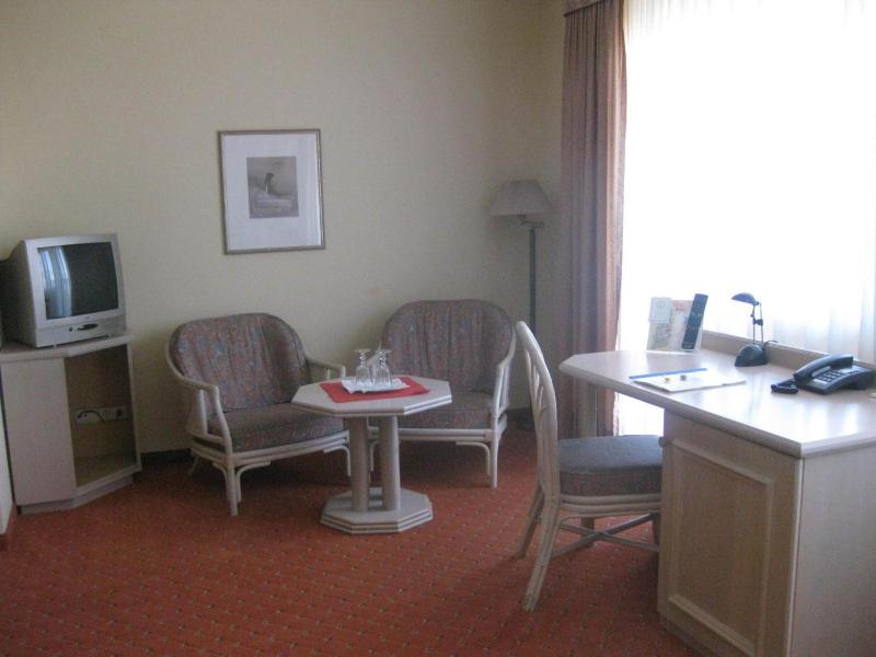 Double Room image 3