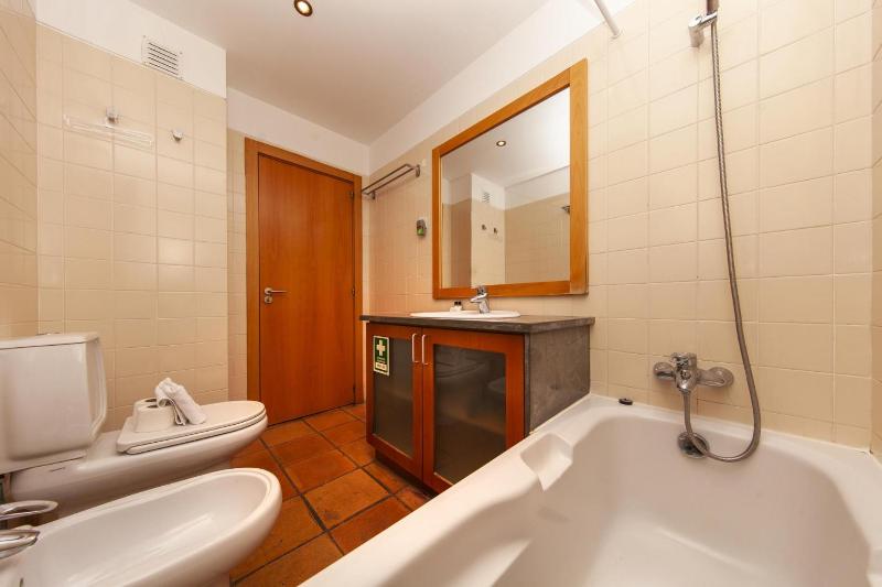 A11 - MarinaPark Hill Beach Apartment - image 4