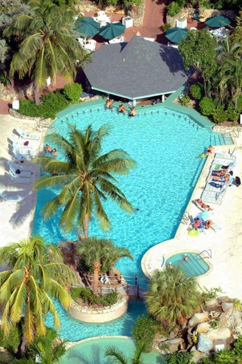 Beautiful Modern Condo on 7 Mile Beach - image 1