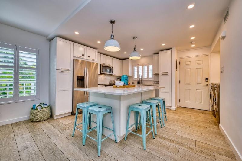 Beautiful Modern Condo on 7 Mile Beach - image 6