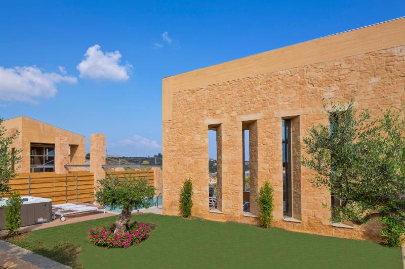 Olea Villas - Infinity Pool Hot Tub Sea Views - image 17