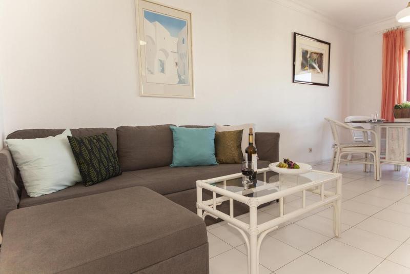 B25 - Candimar Beach Apartment - image 8