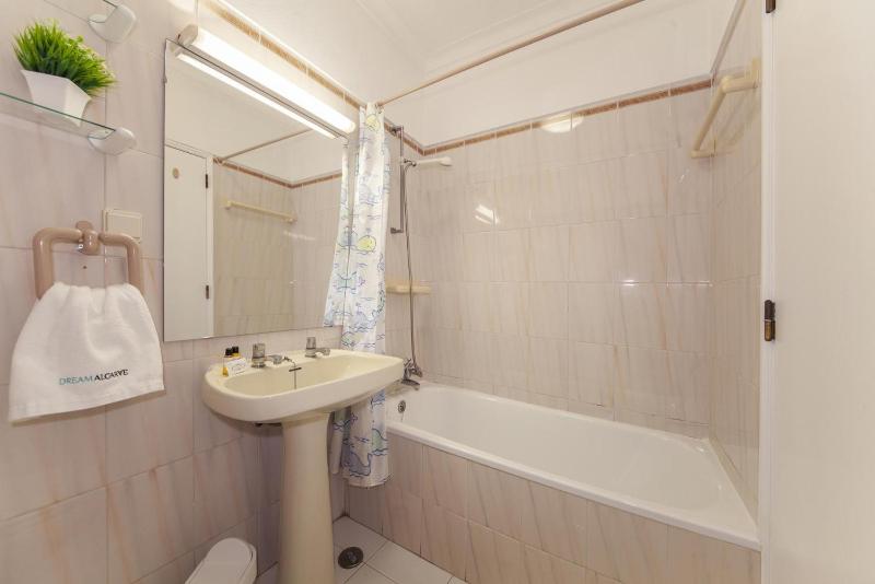 B25 - Candimar Beach Apartment - image 20