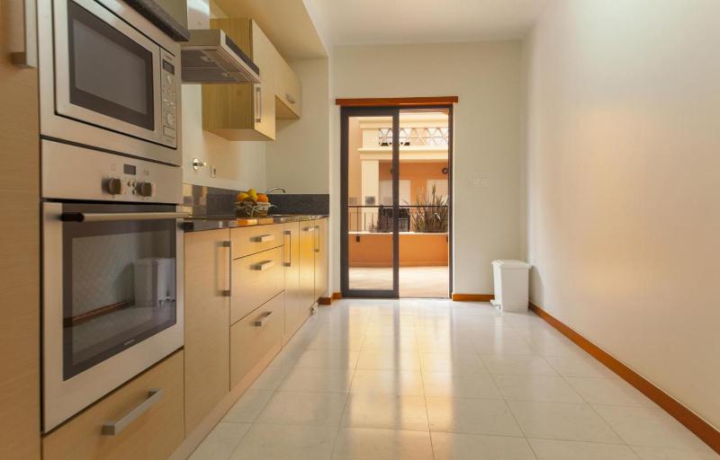 B27 - LuzBay 2 Bed Apartment - image 8