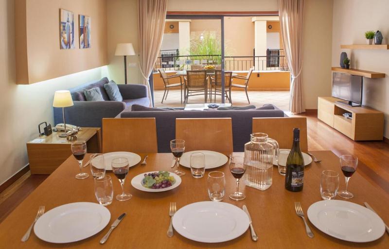 B27 - LuzBay 2 Bed Apartment - image 9