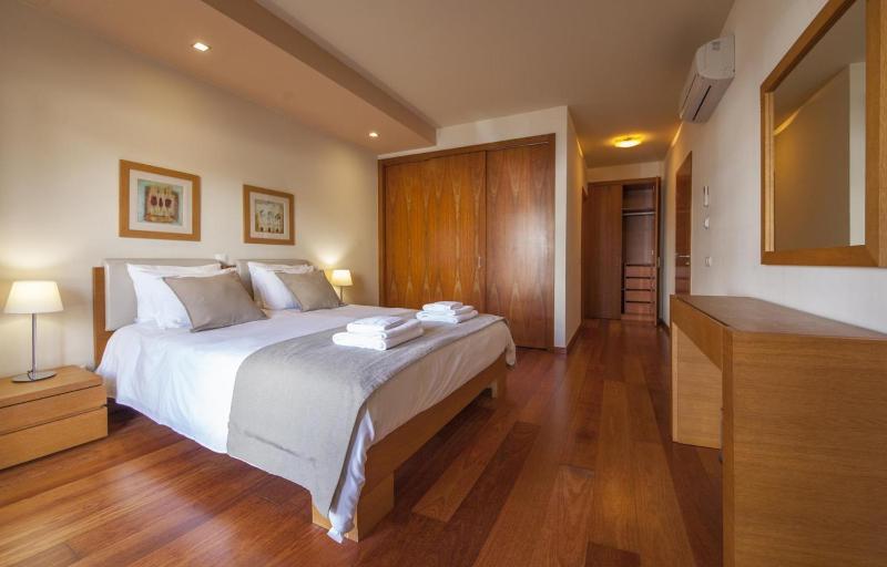 B27 - LuzBay 2 Bed Apartment - image 15