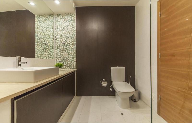 B27 - LuzBay 2 Bed Apartment - image 12