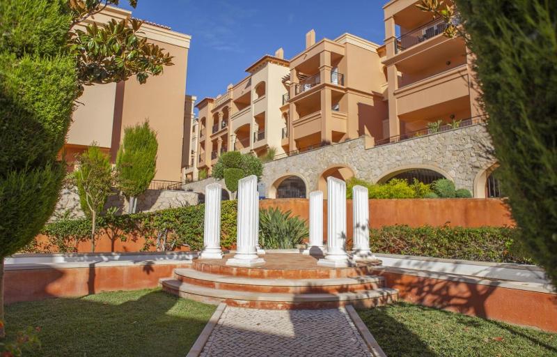 B27 - LuzBay 2 Bed Apartment - image 7