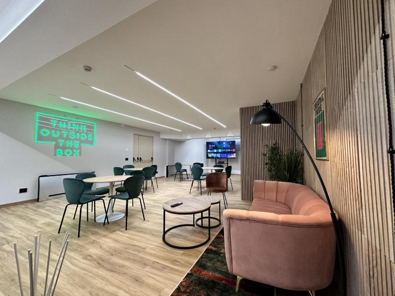 Bleis Hotel - image 12