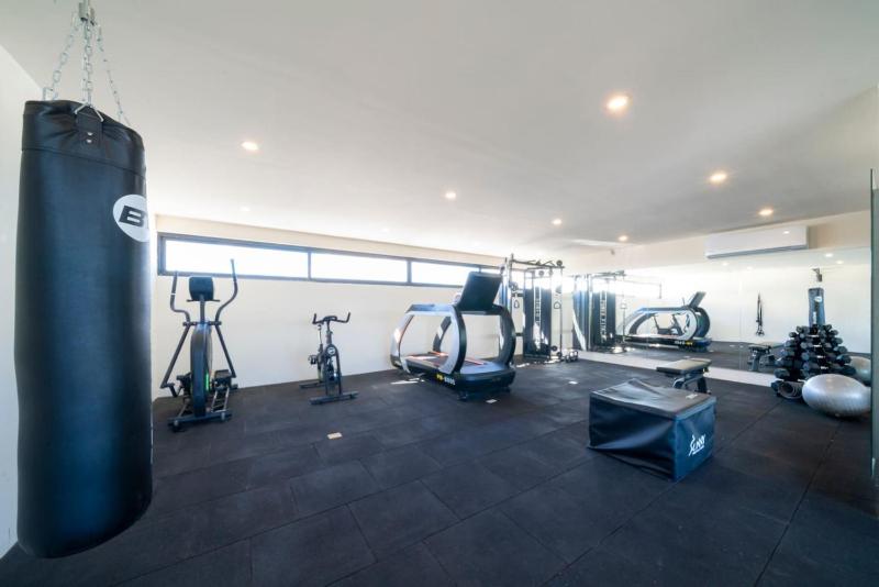 Luxury Studio Gym Co Work Rooftop Pool Beach - image 10