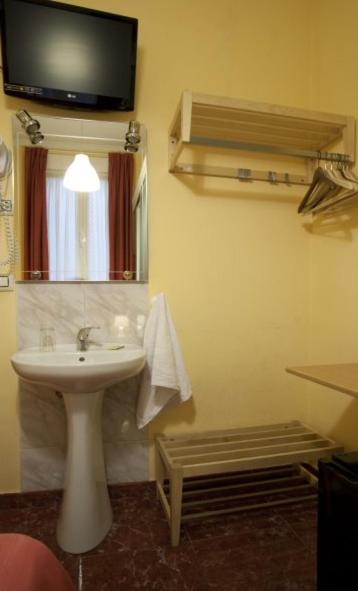 Hostal Prim - image 12