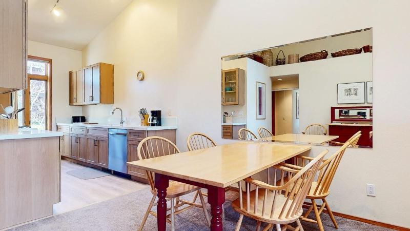 Snowcreek V #933 Townhouse - image 30
