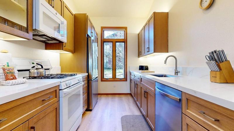 Snowcreek V #933 Townhouse - image 8