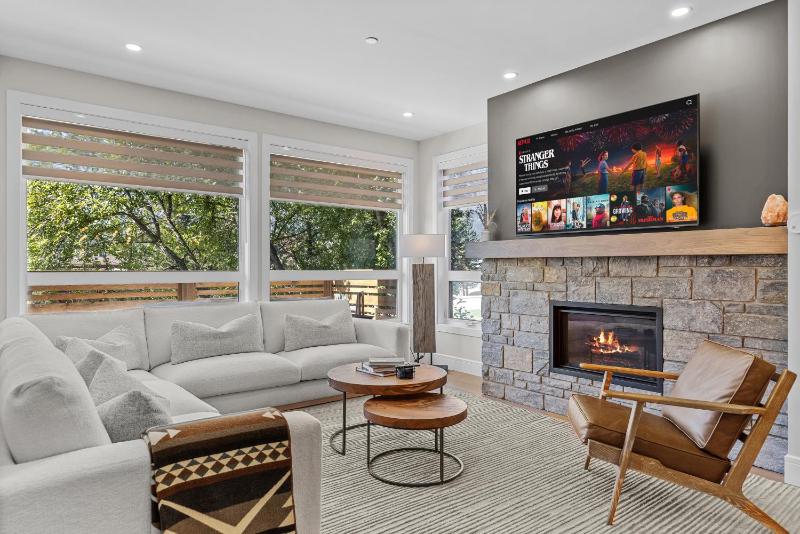 Sisters Summit Villa by WeekAway Vacations - image 1