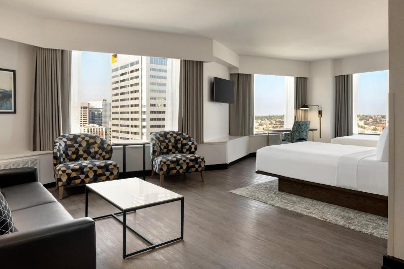 Crowne Plaza Seattle By IHG - image 2