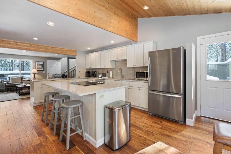 Sunriver Hot Tub Home with SHARC Passes - image 9