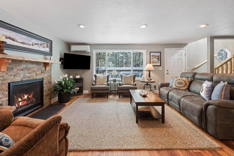 Sunriver Hot Tub Home with SHARC Passes - image 12