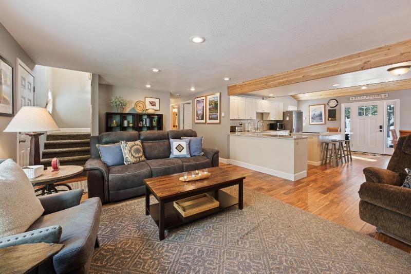 Sunriver Hot Tub Home with SHARC Passes - image 35