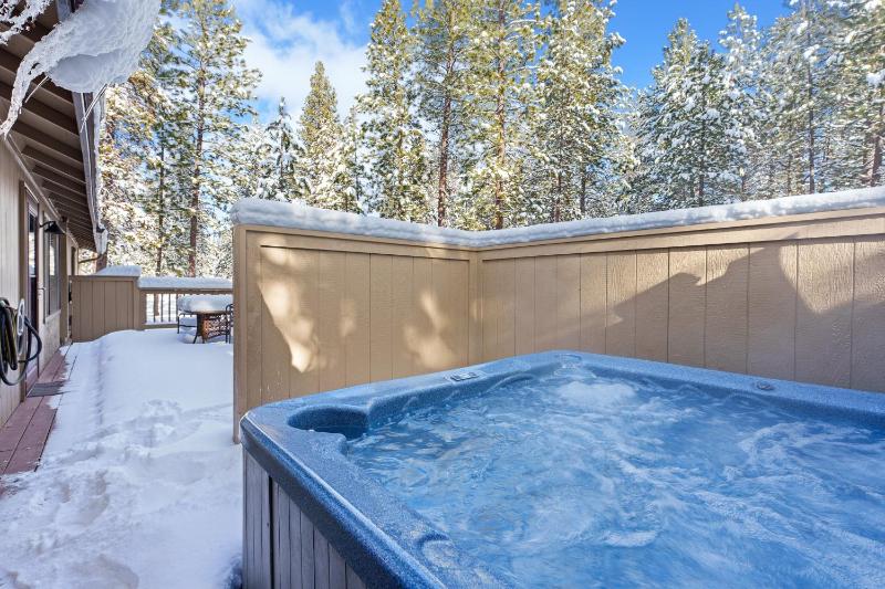 Sunriver Hot Tub Home with SHARC Passes - image 6