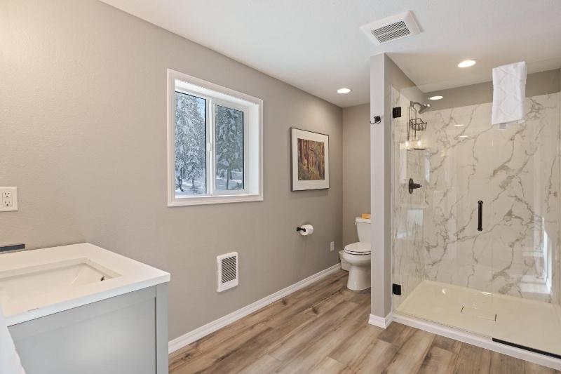 Sunriver Hot Tub Home with SHARC Passes - image 40