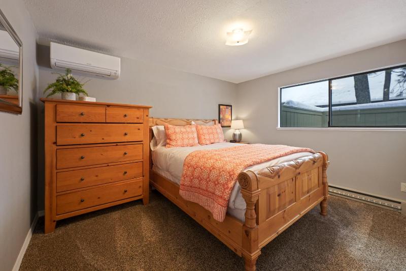 Sunriver Hot Tub Home with SHARC Passes - image 25