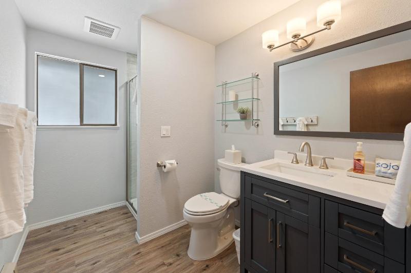 Sunriver Hot Tub Home with SHARC Passes - image 23