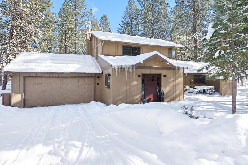 Sunriver Hot Tub Home with SHARC Passes - image 4