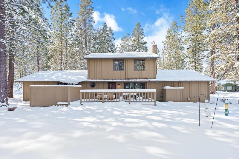 Sunriver Hot Tub Home with SHARC Passes - image 33