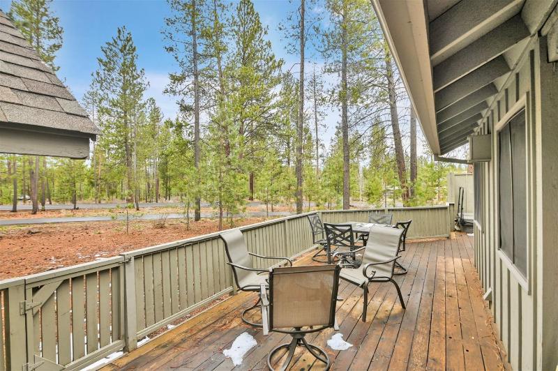 Otter Hot Tub Retreat Near SHARC - image 6