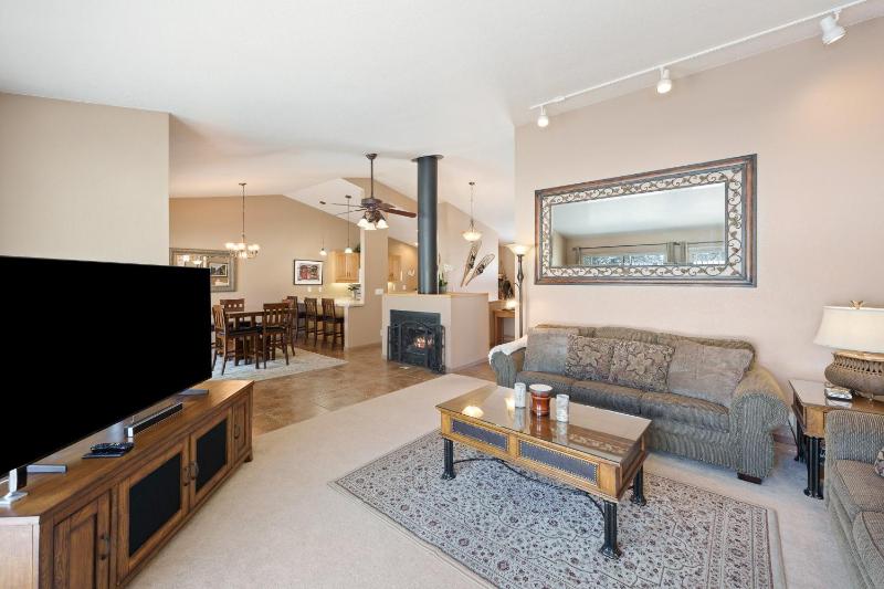 Umpqua with Golf Views Hot Tub & Ping Pong - image 50