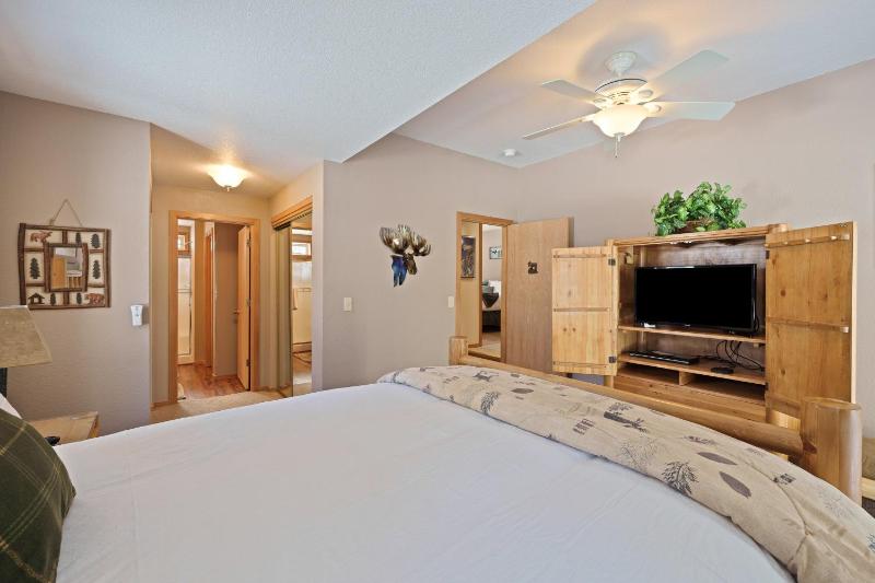 Umpqua with Golf Views Hot Tub & Ping Pong - image 19