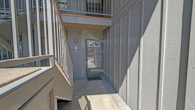 Abbot House Condo 4 with SHARC Passes - image 2