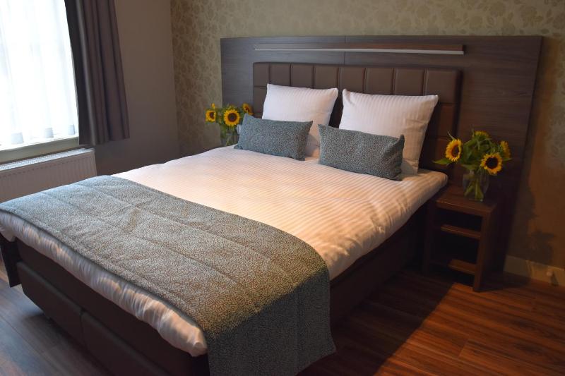 Double Room with Canal View image 1