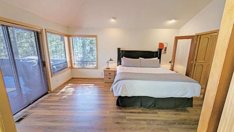 Alpine Hot Tub Retreat with SHARC Access - image 8